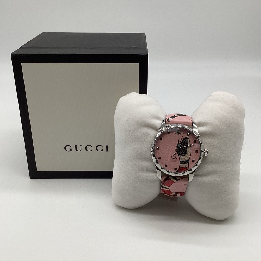 GUCCI Woman’s Snake Watch: doesn’t keep time